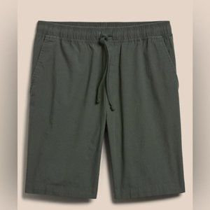 Banana Republic-9" Deck Men New Shorts- Yosemite Green NWT